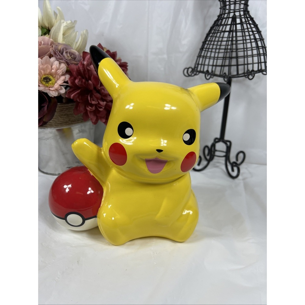 Pokemon Pikachu with Poke Ball Nintendo 2015‎ Ceramic Coin Money Piggy Bank